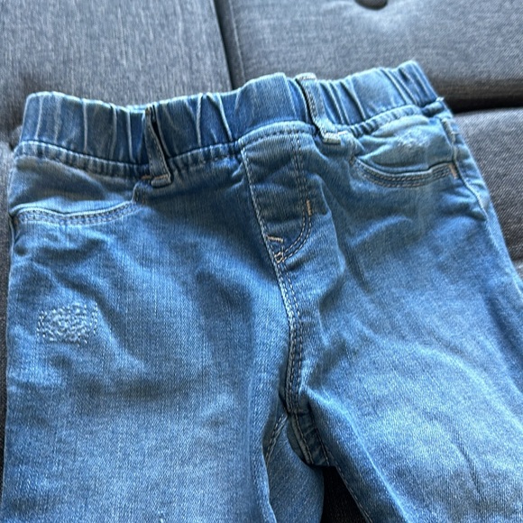 Gap jeans pull on size 4. Worn a handful of times. Three pairs - Picture 7 of 8